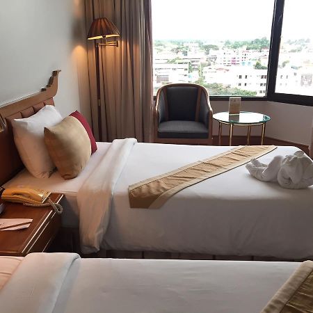 Laithong Hotel Убонратчатхани Экстерьер фото