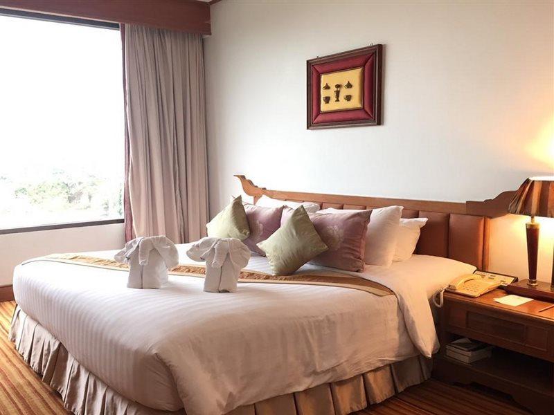 Laithong Hotel Убонратчатхани Экстерьер фото