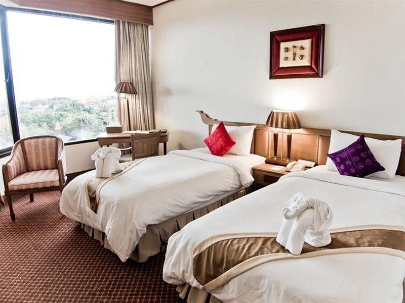 Laithong Hotel Убонратчатхани Экстерьер фото