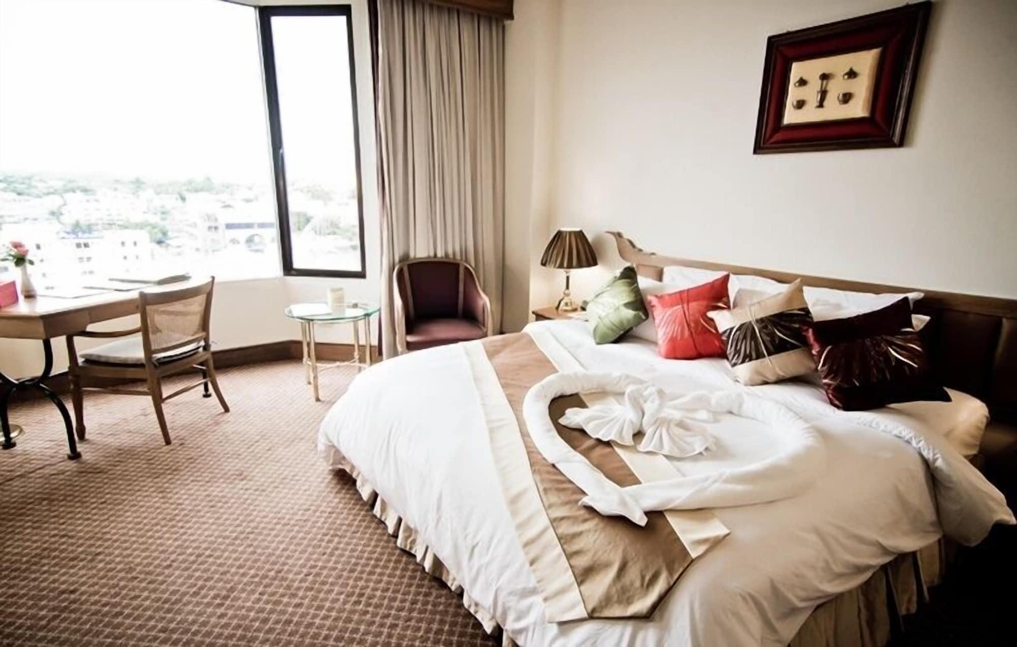 Laithong Hotel Убонратчатхани Экстерьер фото