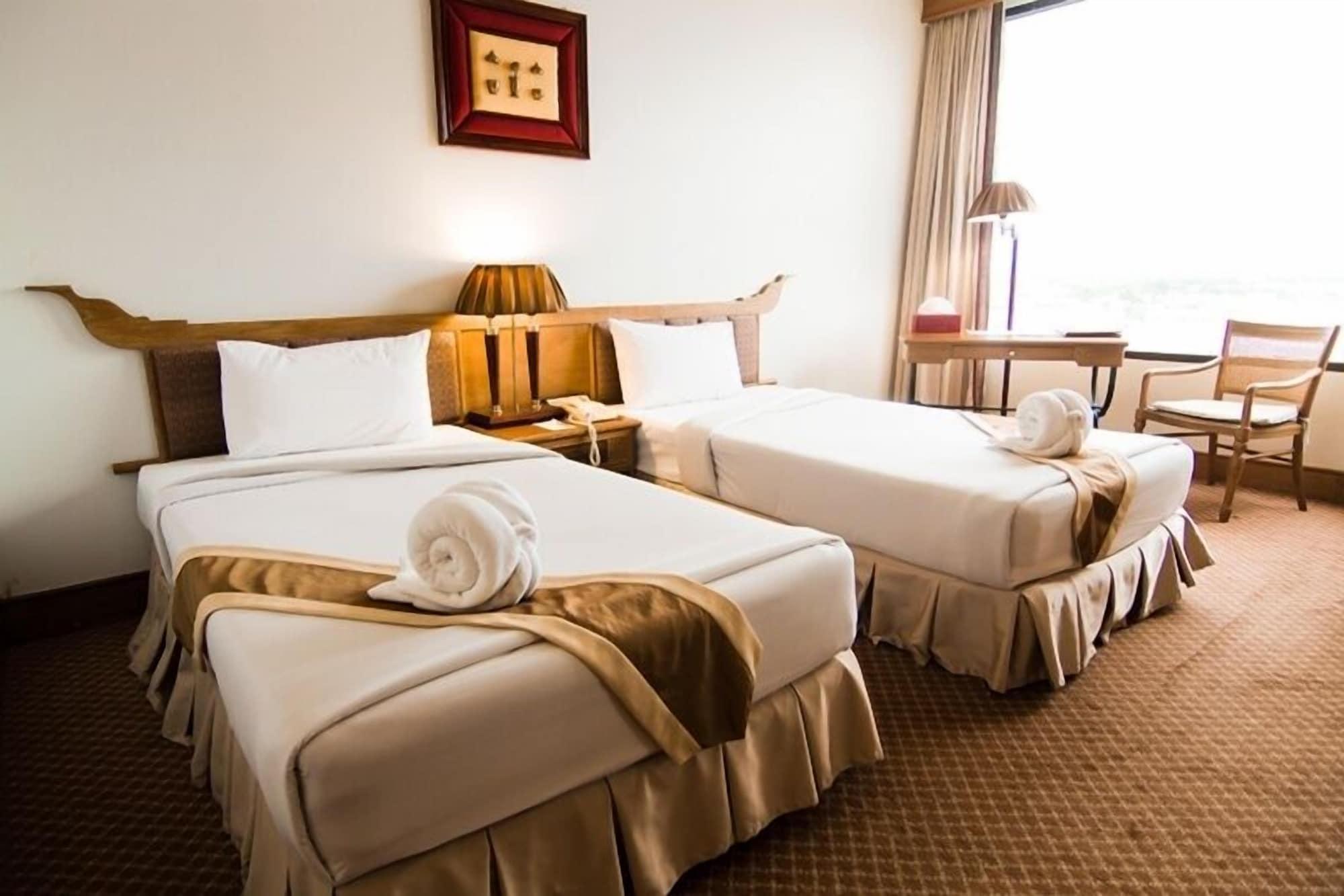 Laithong Hotel Убонратчатхани Экстерьер фото