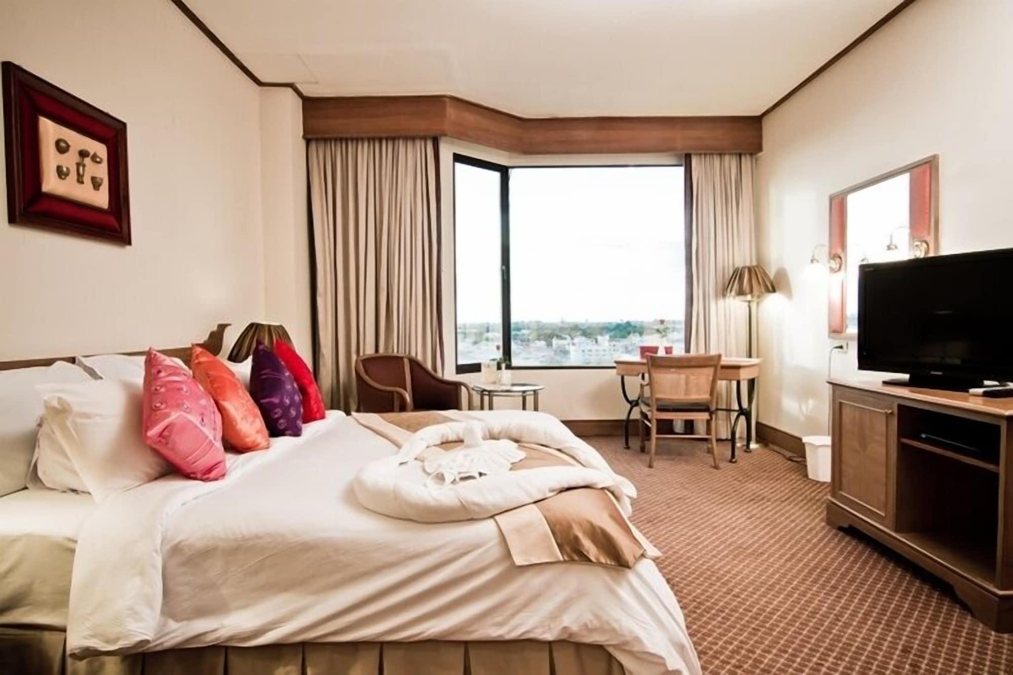 Laithong Hotel Убонратчатхани Экстерьер фото