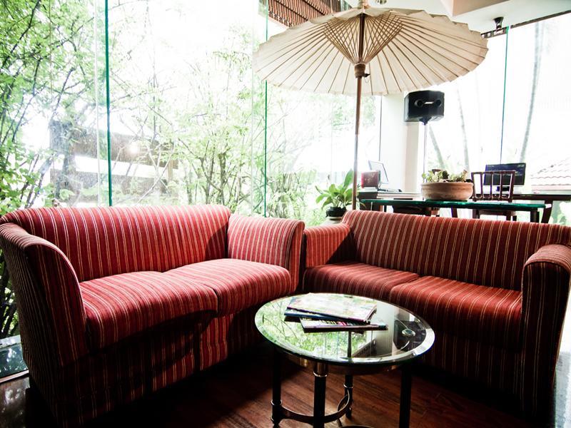 Laithong Hotel Убонратчатхани Экстерьер фото