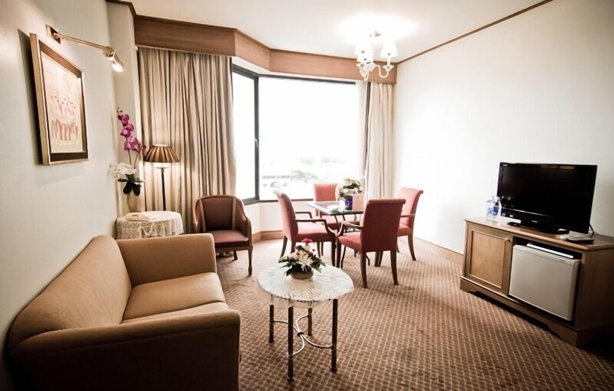 Laithong Hotel Убонратчатхани Экстерьер фото