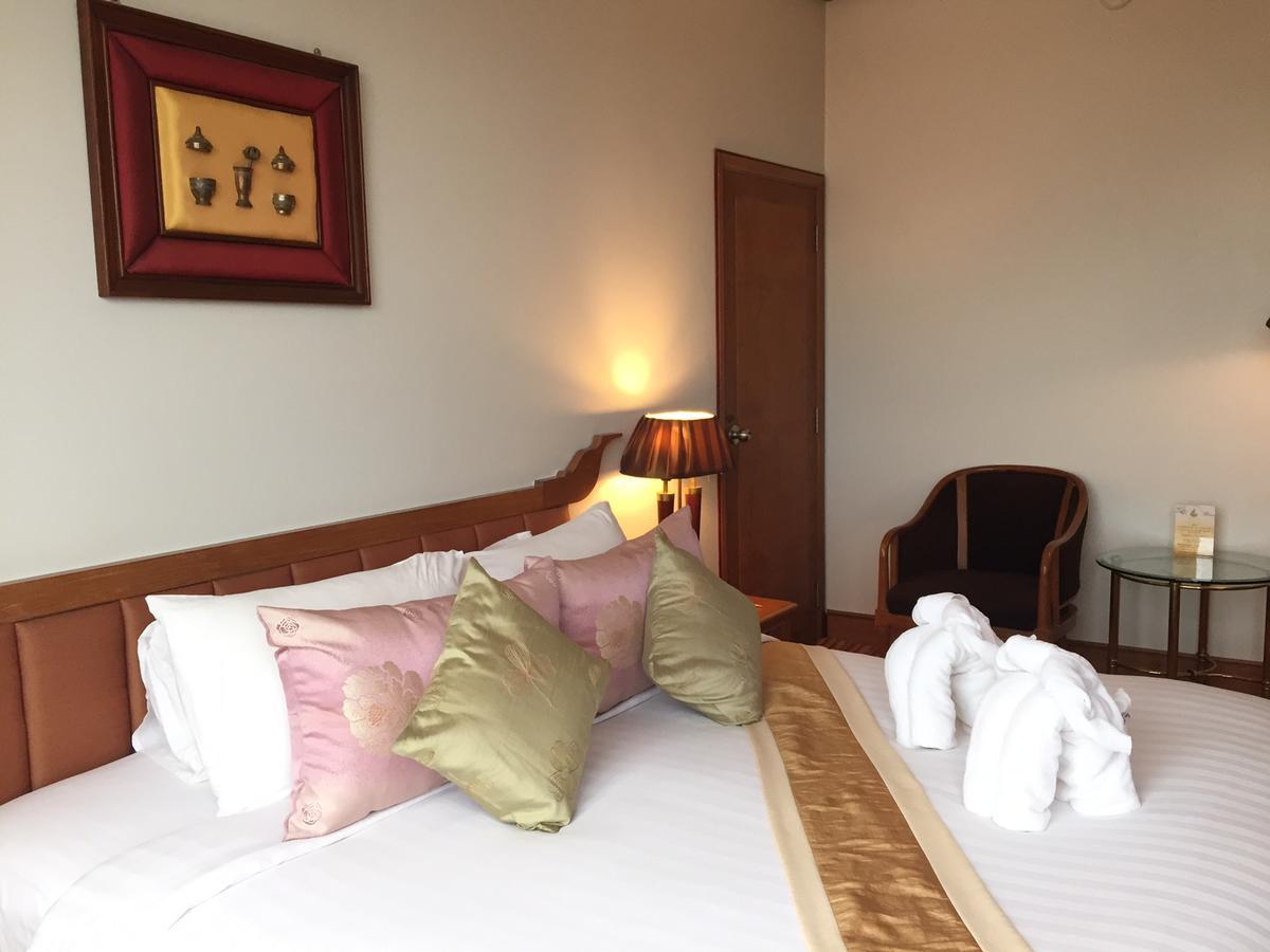 Laithong Hotel Убонратчатхани Экстерьер фото